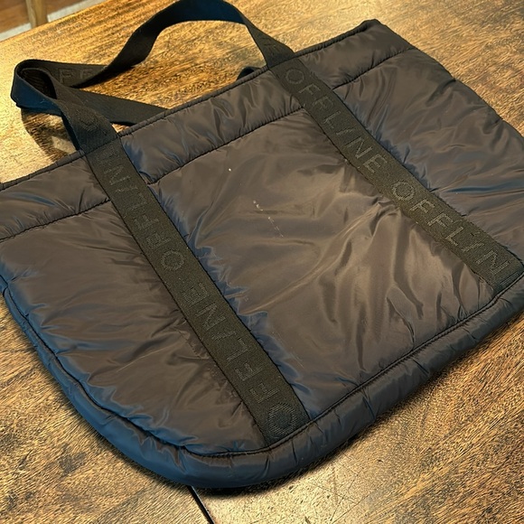 Offline by Aerie Quilted Bag - Picture 3 of 10